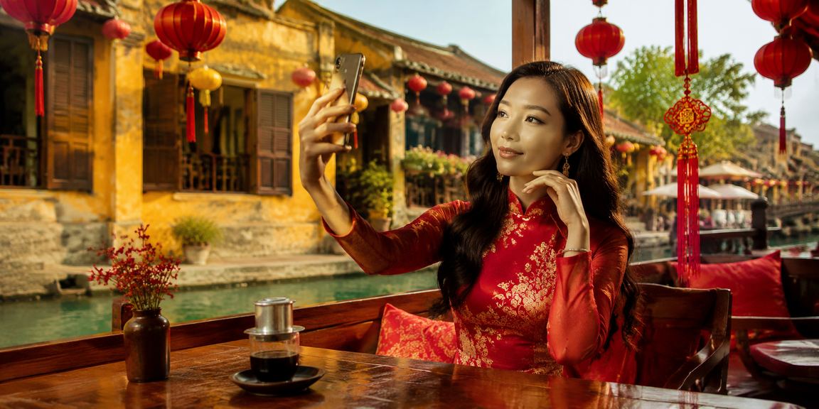 Người chơi tại Hội An thưởng thức cà phê và chơi baccarat trực tuyến